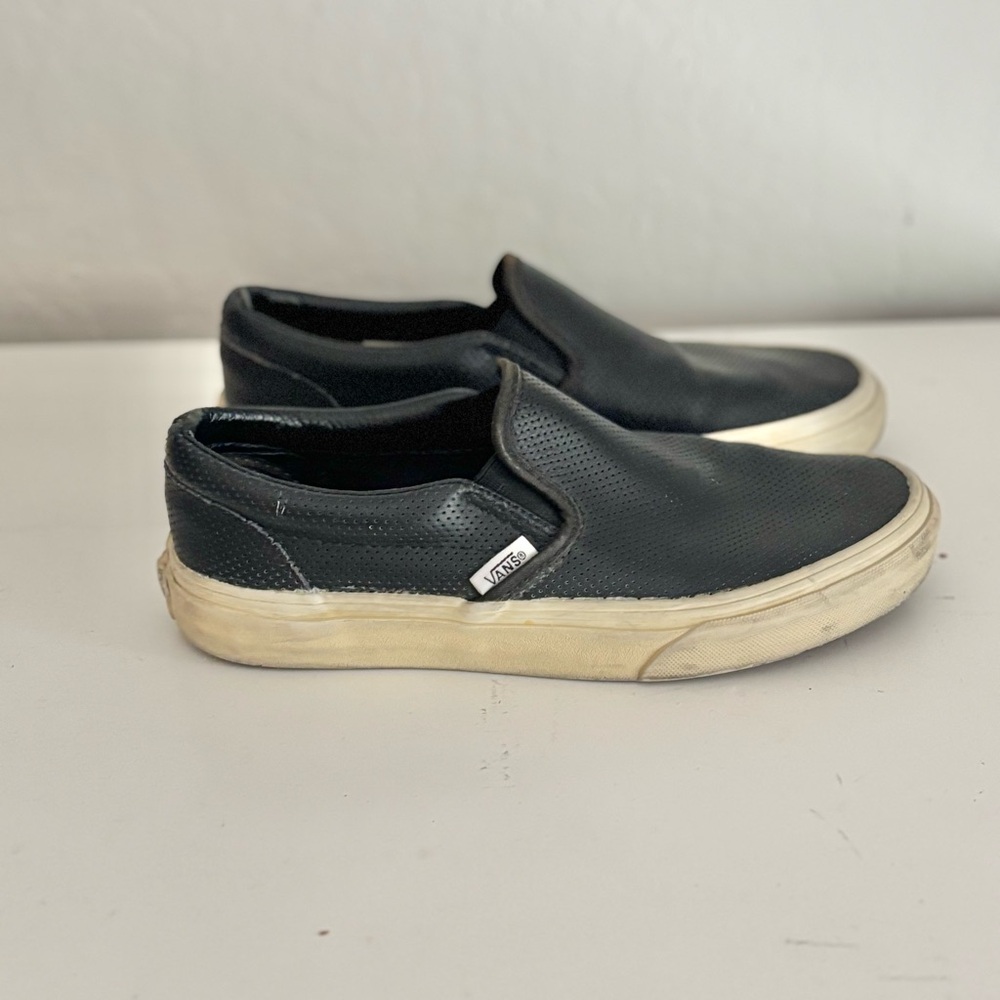 Van’s Unisex Black Leather Perforated Slip-Ons, Women’s 6, - Picture 3 of 7